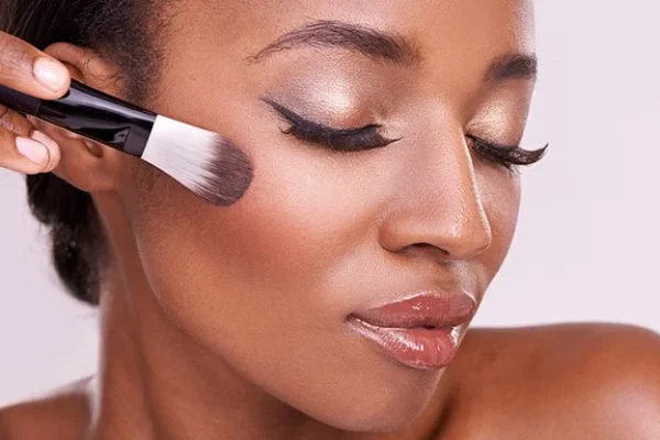 5 Panduan Lengkap Merawat Kulit untuk Pengguna Make-up Sehari-hari