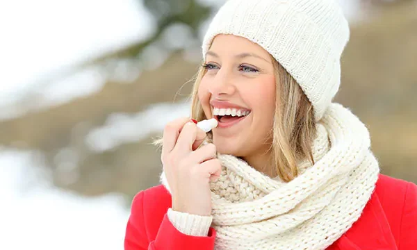 5 Kebiasaan Baik yang Menjaga Kesehatan Bibir di Musim Dingin 5 Kebiasaan Baik yang Menjaga Kesehatan Bibir di Musim Dingin