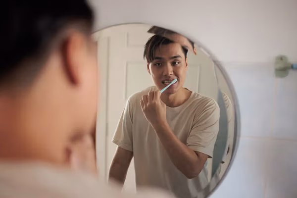 7 Kebiasaan Pagi Hari yang Bantu Gigi Tetap Sehat 7 Kebiasaan Pagi Hari yang Bantu Gigi Tetap Sehat