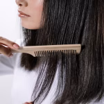 7 Tips Menyisir Rambut yang Benar Agar Tidak Mudah Patah